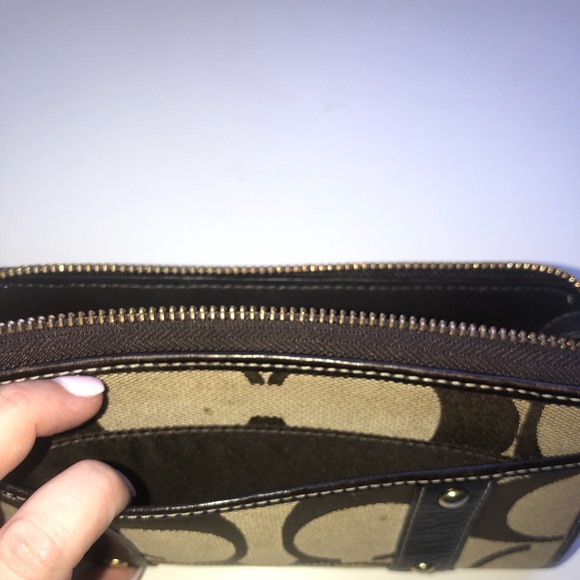 Coach Signature Wallet - Picture 3 of 7